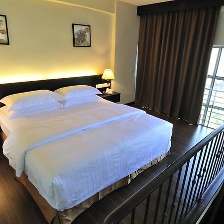 Ernes Hotel بيراي المظهر الخارجي الصورة